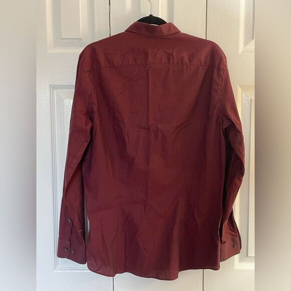Perry Ellis - Men’s Slim Fit Burgundy Long Sleeve Button down Shirt - Picture 2 of 4